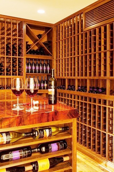 3D Drawing Custom Home Wine Cellar with Wooden Wine Racks